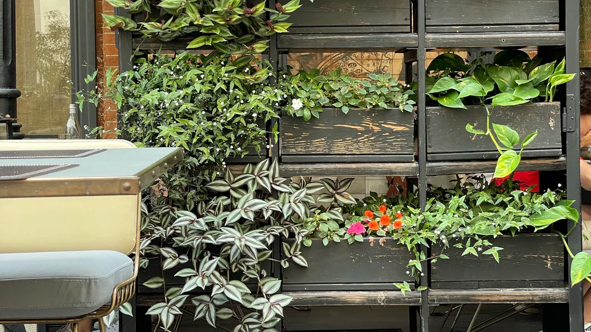 What Plants Work Best in Vertical Gardens
